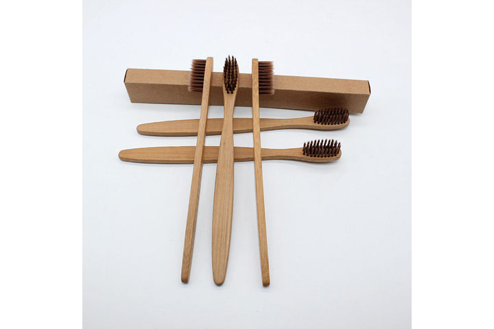 10 stk. bambustandbørster, der indeholder aktivt kul, som fjerner plak og bakterier og bleger tænderne2 