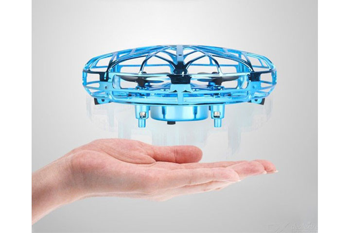 UFO drone med anti-clash funktion der flyver nemt som ingenting1 