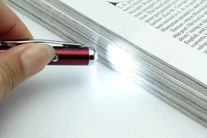 Få 1 eller 3 stk. 4-i-1 touchpenne med lygte, laser og kuglepen1 