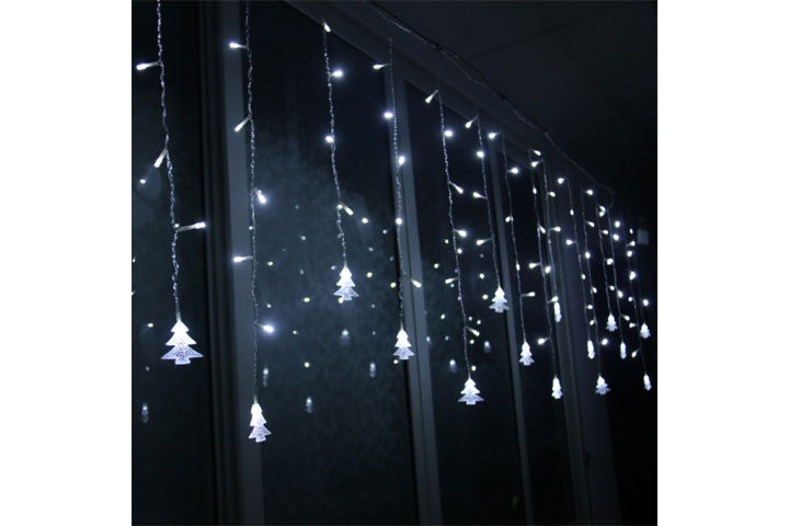 Anskaf dig en utrolig smuk lyskæde med LED lys og juletræer2 