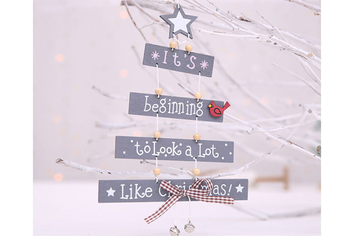Juledekoration i træ som nemt kan hænge i vindueskarmen4 