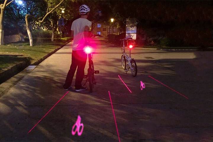 Laser baglygte med logo, der øger din sikkerhed i trafikken2 