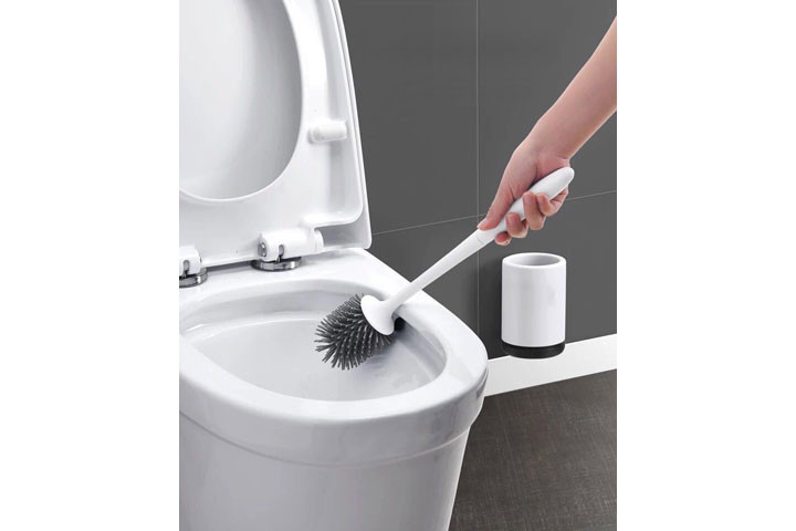 Gør toilettet rent med en antibakteriel toiletbørste2 