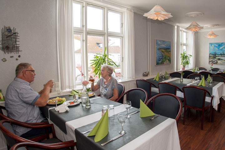 Ophold for 2 personer på Bagenkop Kro med stor populær fiskebuffet samt 1 fl. vin5 