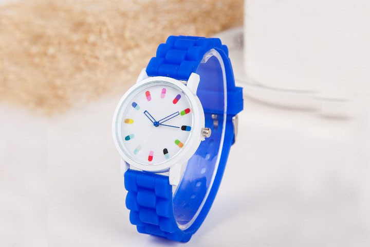Lækre Lexi-ure i fire forskellige flotte farver, fremstillet af messing og silikone2 