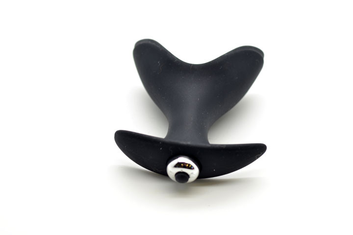 Blackie er en lille og praktisk vibrator med et anderledes design2 