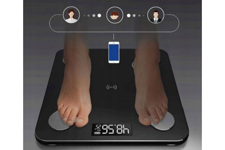 Badevægten måler din fedtmasse, muskelmasse, og din præcise kropsvægt3 