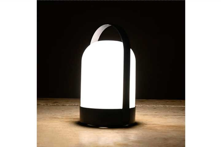 Spar på strømmen med 2 stk. LED lamper og sikre lys i hjemmet hvis strømmen skulle forsvinde3 