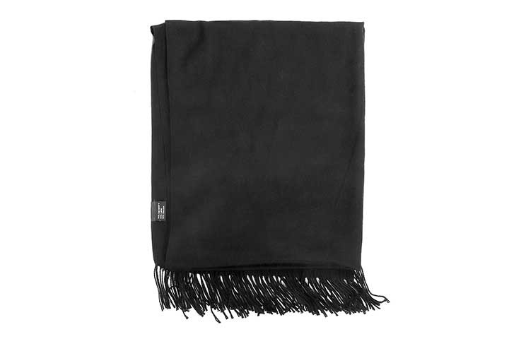 Forkæl dig selv med vores lækre Cashmere / Viskose tørklæde med lange frynser!6 