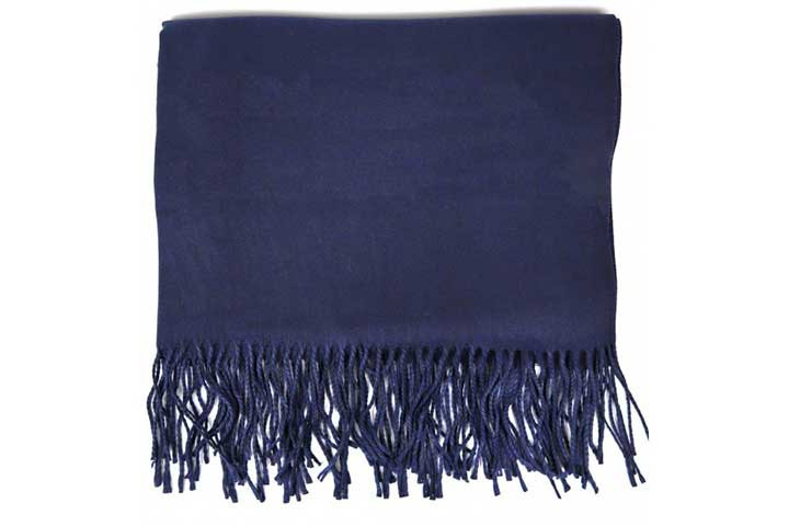 Forkæl dig selv med vores lækre Cashmere / Viskose tørklæde med lange frynser!4 