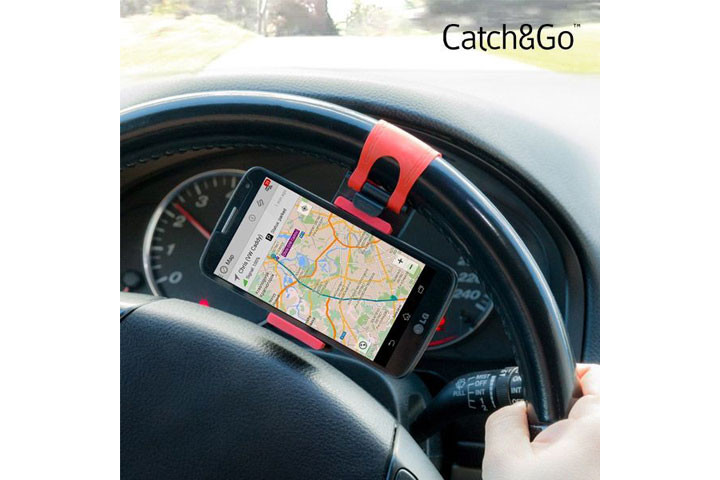 Telefonholder til bilrattet, der gør det ekstra nemt at følge GPS'en, når du kører1 