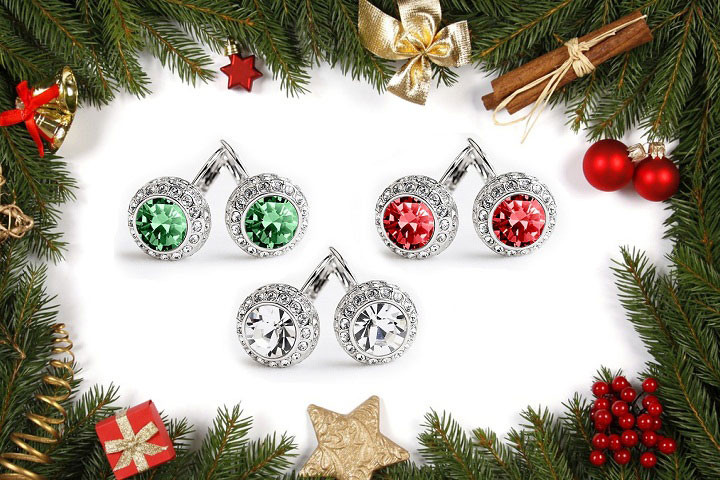 Elegante øreringe med sten i julefarver. Vælg mellem rød, grøn eller klar 1 