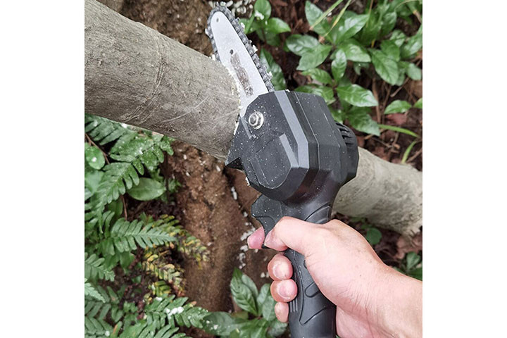 Skær Grene Som en Pro – Med 4” Mini Kædesav3 