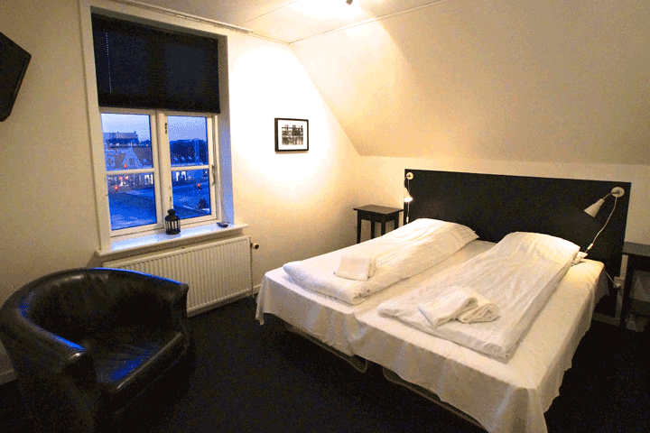 Foldens Hotel 2 i Skagen tilbyder 1 overnatning for 2 personer inkl. 2 retters menu og morgenbuffet5 