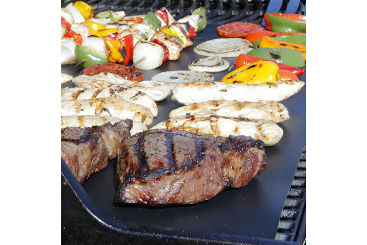 Gør det mere bekvemmeligt at grille med disse smarte grill måtter i teflon6 