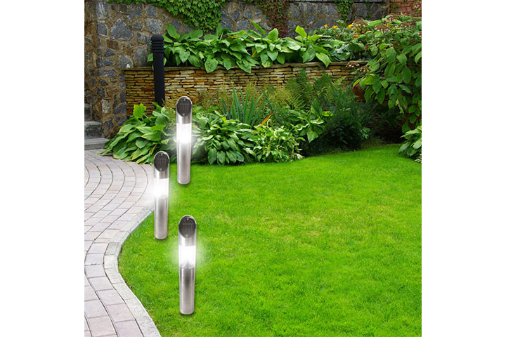 Skab magisk stemning i din have med Grundigs solcellelampe på spyd - Lys op med solens kraft1 