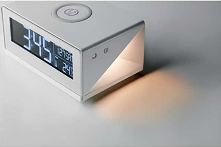 Start din dag med opladet telefon med intelligent vækkeur – tid, temperatur og opladning i ét!2 