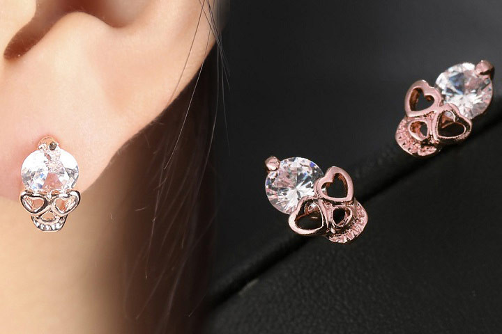 Ørestikker i feminint rosa guld skull design med AA grade Cubic Zirconia krystaller1 