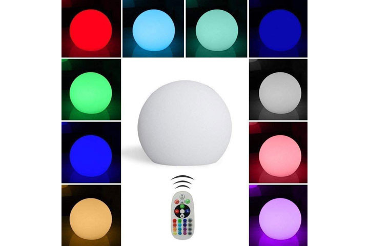 LED havelamperne lyser i flere forskellige farver3 
