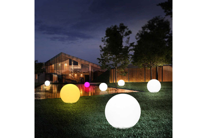 LED havelamperne lyser i flere forskellige farver4 
