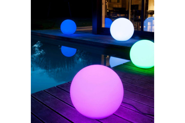 LED havelamperne lyser i flere forskellige farver10 