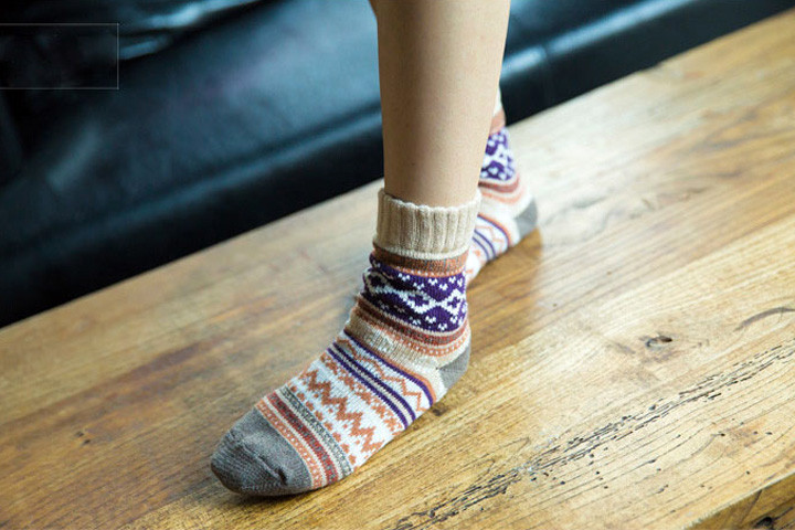 Pift sokkeskuffen op med lune, farvefine varme uld strømper.3 