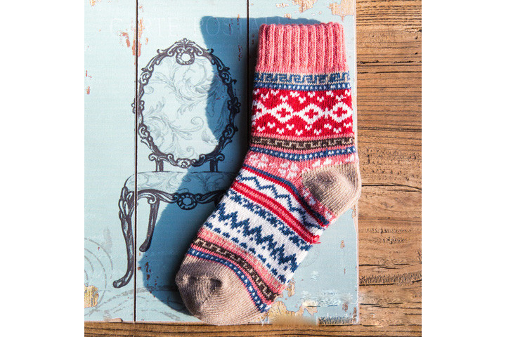 Pift sokkeskuffen op med lune, farvefine varme uld strømper.4 