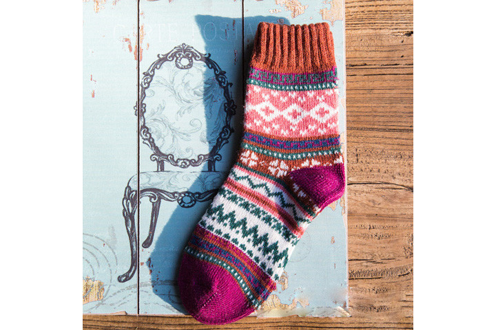 Pift sokkeskuffen op med lune, farvefine varme uld strømper.7 