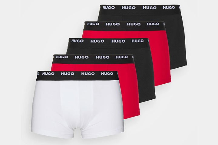 Spar penge på en pakke med fem lækre Hugo Boss boxershorts i regular fit1 