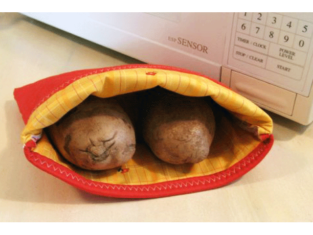 Lækre og veltilberedte bagte kartofler på KUN 4 minutter. Lad Potato Express-bageposen gøre arbejdet!3 