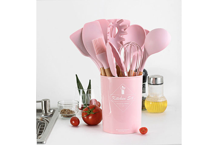 Opgrader dit køkken med dette elegante 12-dels køkkensæt i sort & pink!8 