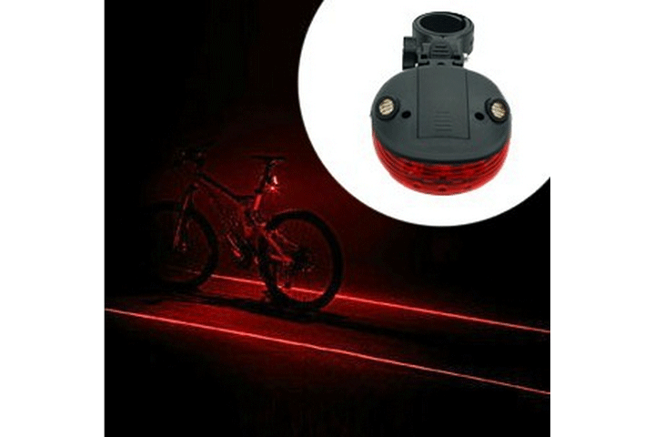 Pas på dig selv i trafikken med praktisk baglygte til cyklen, der med laser lyser 2 røde sikkerhedsstreger op på vejen3 