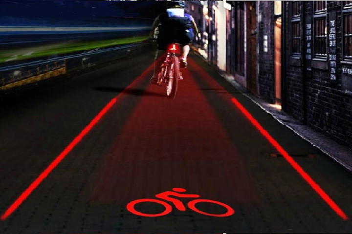 Laser baglygte med logo, der øger din sikkerhed i trafikken7 