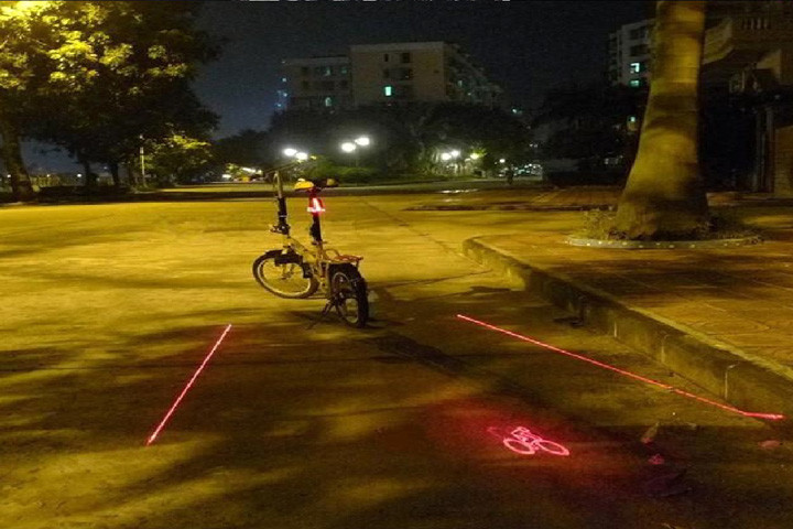 Laser baglygte med logo, der øger din sikkerhed i trafikken10 