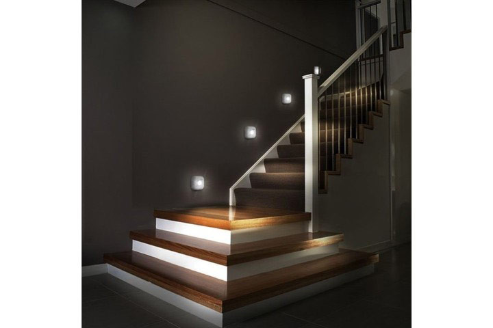 3 stk. LED sensor lamper, der eksempelvis kan hænges op ved trapper eller i klædeskabe2 