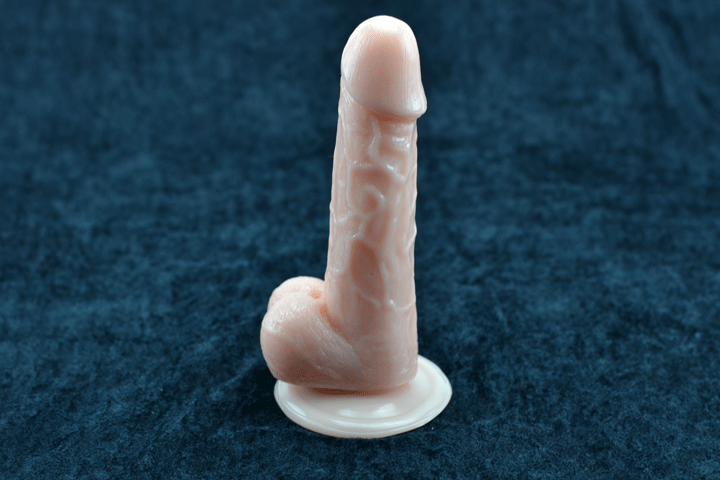 Stor og naturtro dildo, der ligner den ægte vare4 