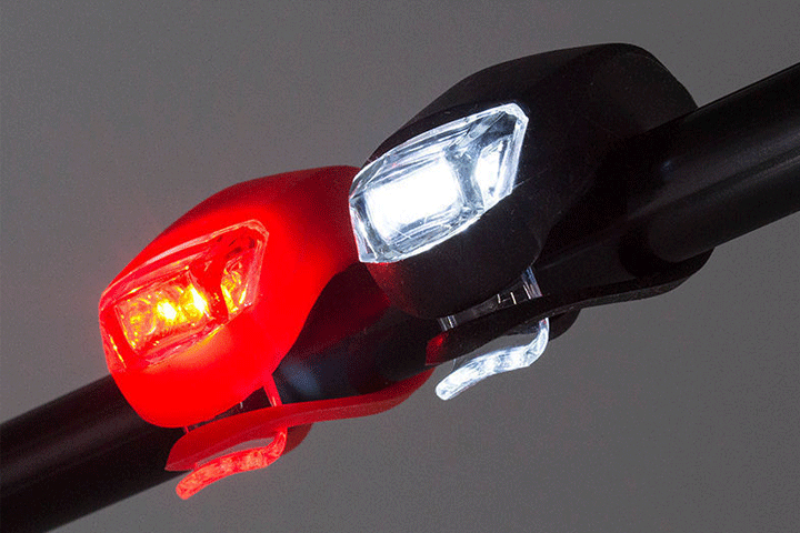 Bliv set i trafikken! Cykellygtesæt med kraftig LED og lang batteritid2 