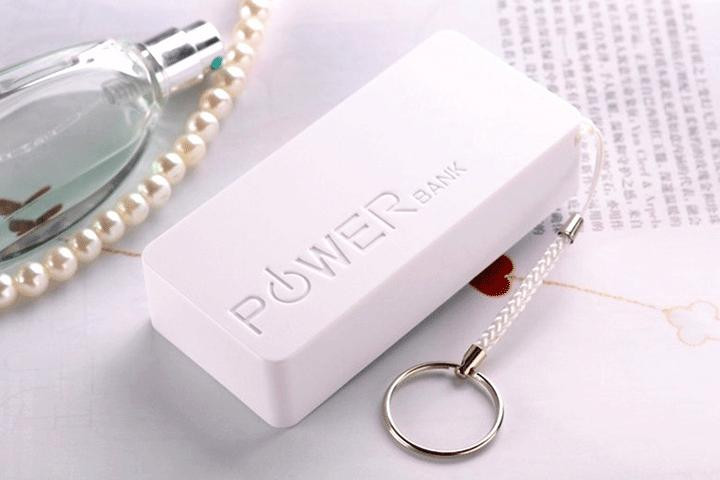 Løb aldrig tør for batteri på din smartphone! Få ekstra batteritid med dette kraftværk af en Power Bank1 
