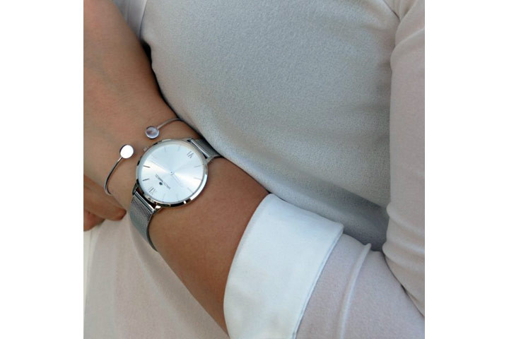 Sølvfarvet ur fra Malou Marcel, der er lavet i et smukt, tidsløst design 3 
