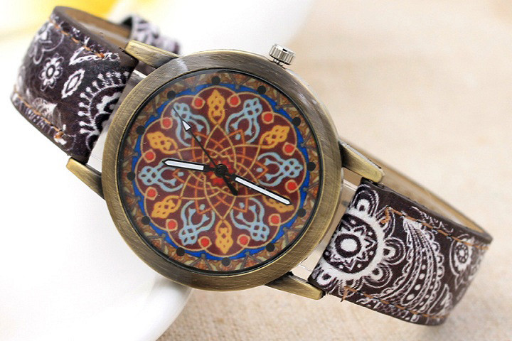 Mandala inspirerede ure i forskellige farver og mønstre 2 