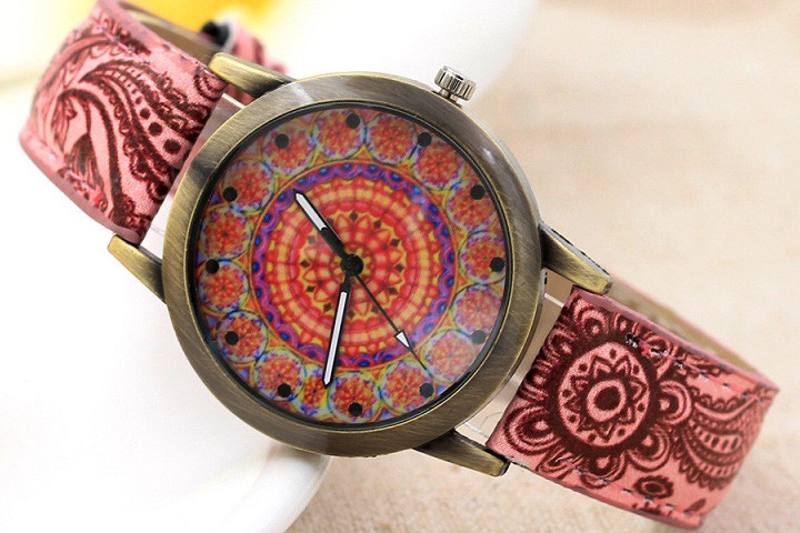 Mandala inspirerede ure i forskellige farver og mønstre 4 