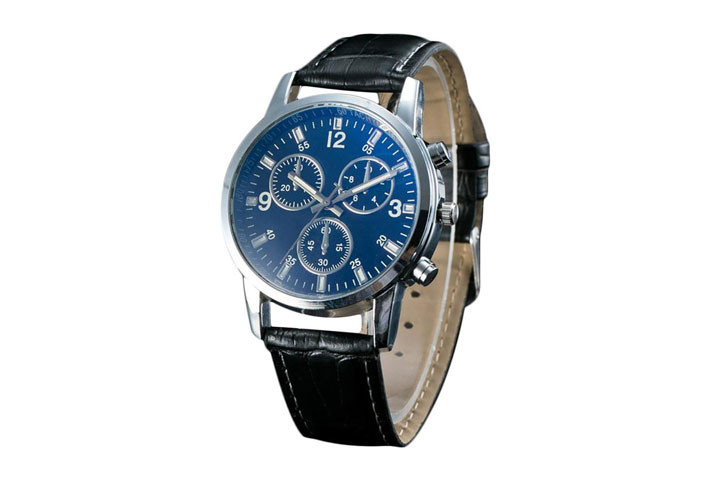 Ur i tidsløst design med kronografer og flot rem, der er lavet i imiteret læder 5 