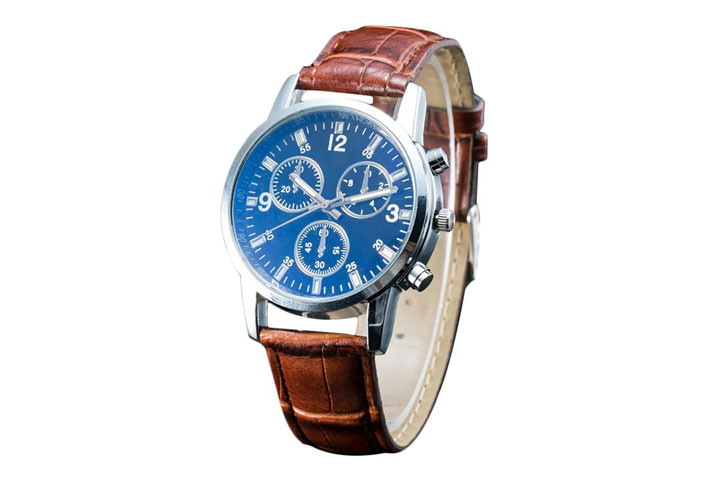 Ur i tidsløst design med kronografer og flot rem, der er lavet i imiteret læder 7 