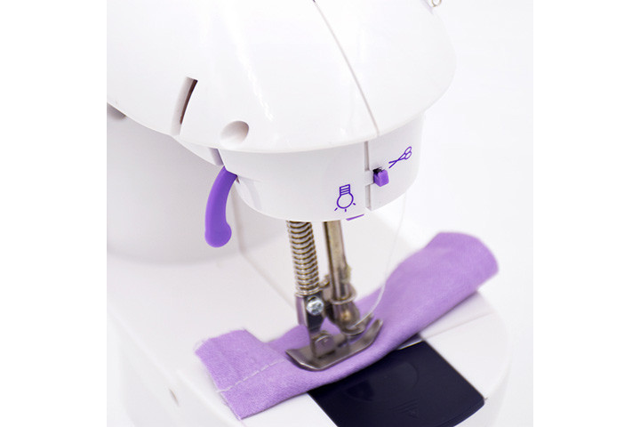 Mini symaskine - den perfekte gave idé til nybegynderen.3 
