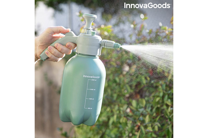 Trykflasken kan bruges til vanding, mod insekter eller til at desinficere9 