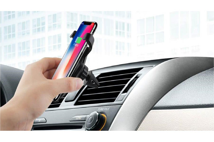 Oplad din smartphone trådløst i smart holder til bilen.7 