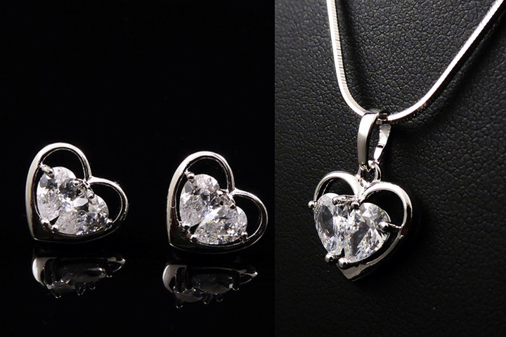 Love drop Rhodium smykkesæt med hjertehalskæde og hjerteørestikker med påsatte zirkoner1 