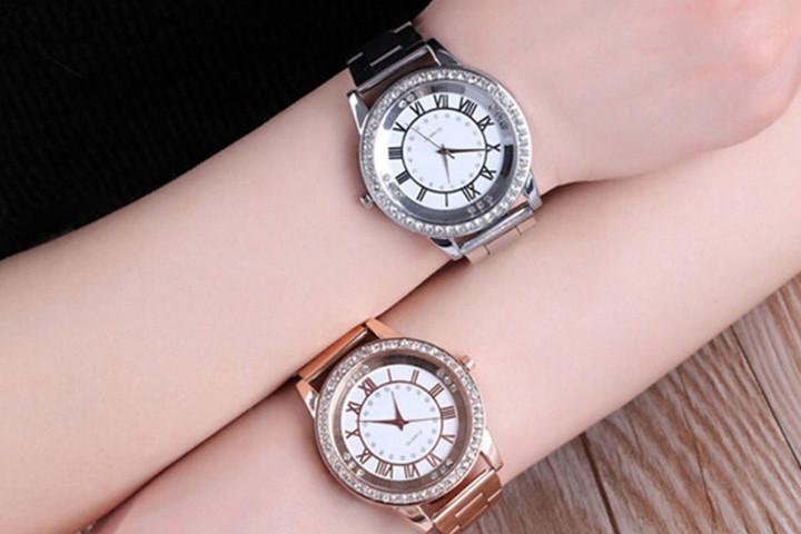 Ur i lækkert design med Swarovski sten. Vælg mellem uret i sølv, guld eller rosa guld7 