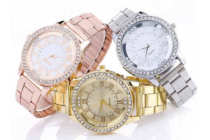 Ur i lækkert design med Swarovski sten. Vælg mellem uret i sølv, guld eller rosa guld1 