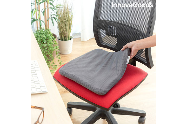 Siddemåtten i gele har et ergonomisk korrekt design og passer til de fleste stole6 